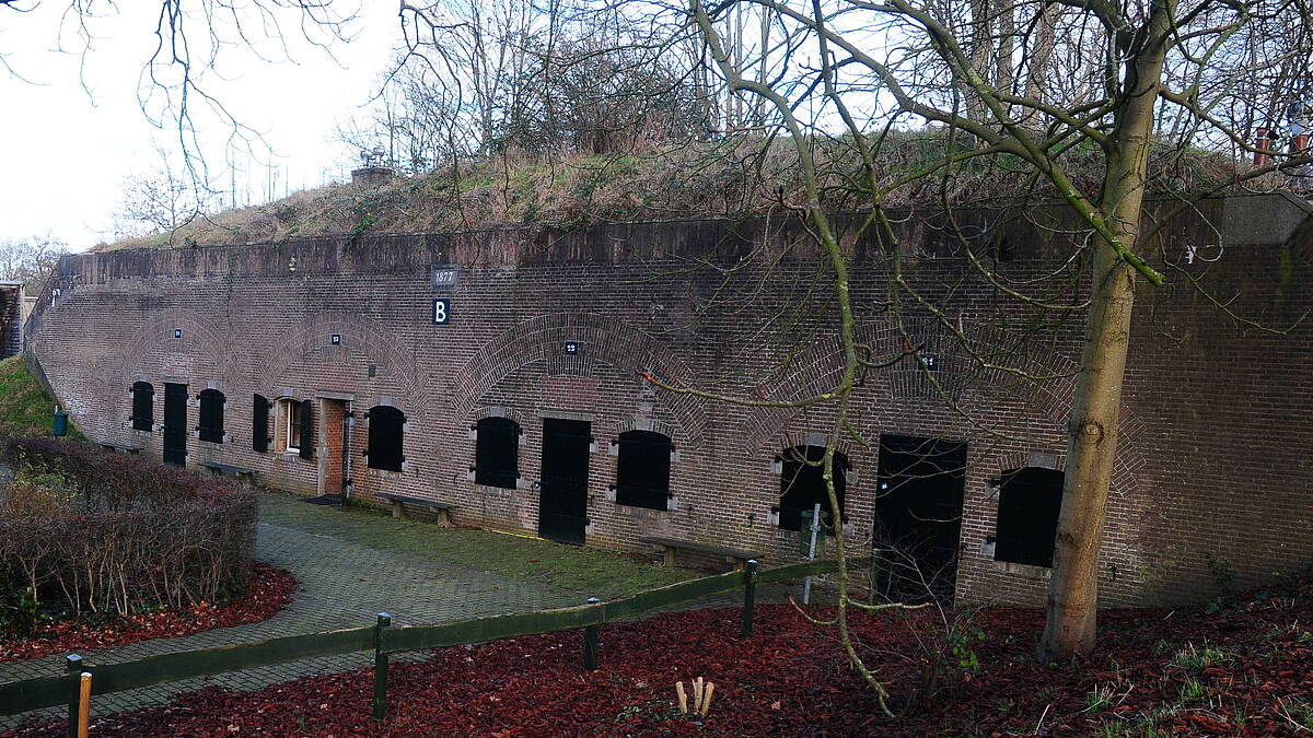 Op Fort De Bilt werden in de Tweede Wereldoorlog 140 verzetsstrijders doodgeschoten. Daarnaast is een gedeelte van het fort bewoond.