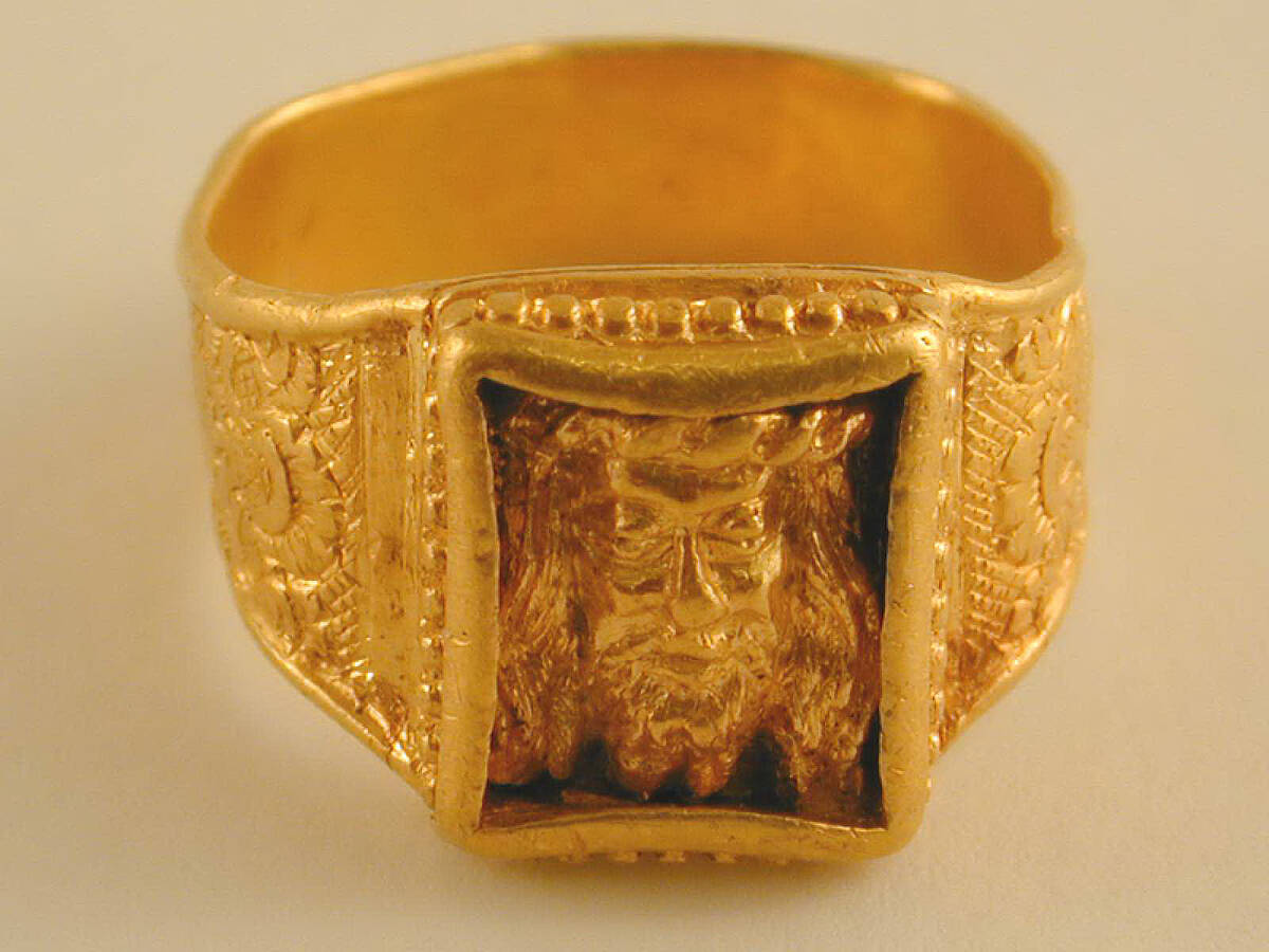 In 2005 werd in de beerput van het voormalig Birgittenklooster een gouden ring van rond 1500 gevonden. Op de ring staat het gelaat van Christus met de doornenkroon.